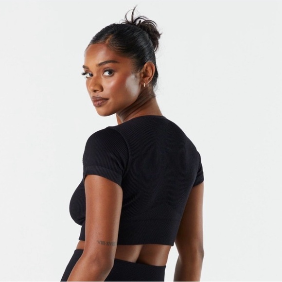 Black Ribbed Crop Top - Picture 2 of 6